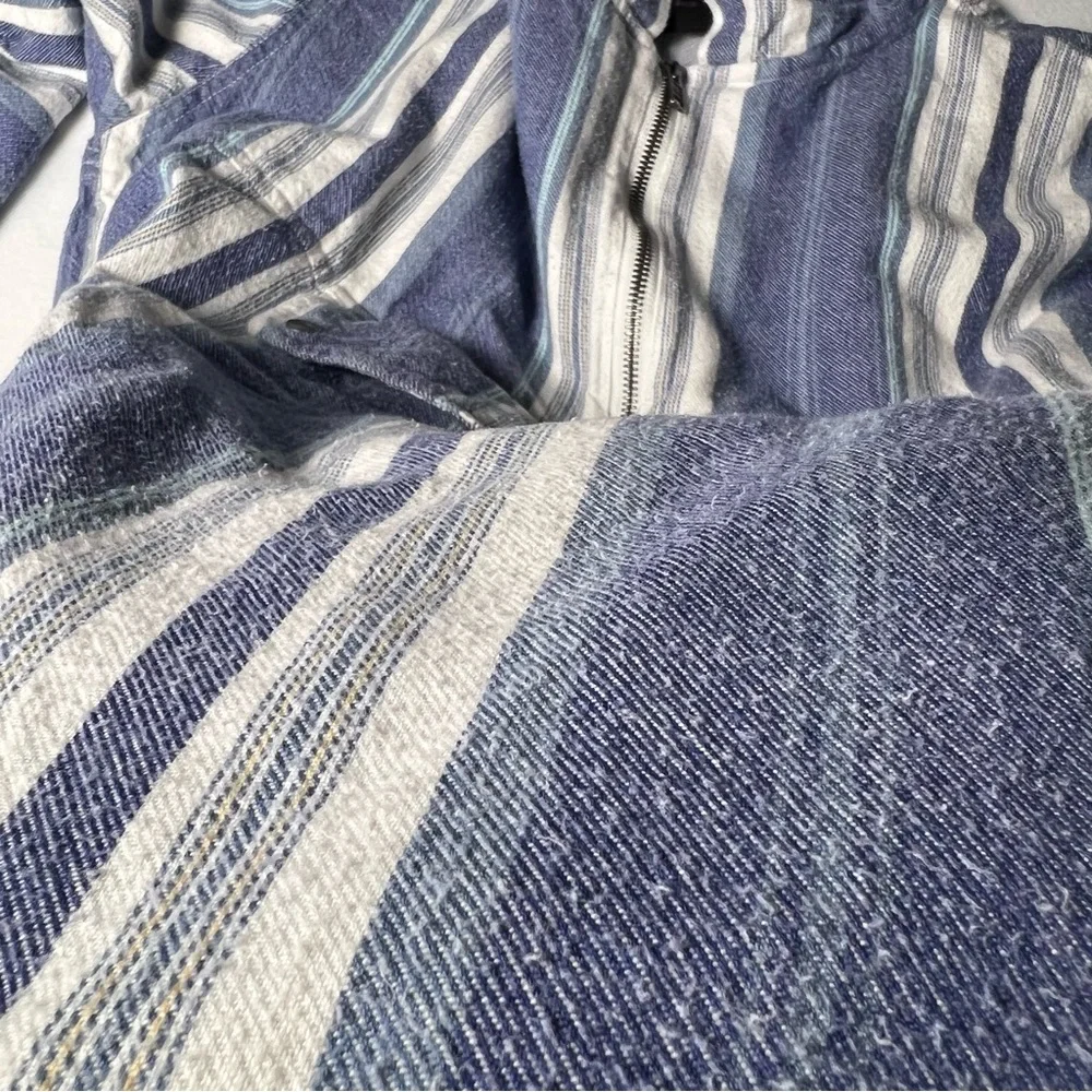 Quiksilver‎ Blue and White Striped Men's Sweater